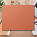 Terracotta Sinaasappel Effen Kleur Warm & Aards On Notitieblok<br><div class="desc">Het Terracotta Oranje Solid Color-patroon is een tijdloos en veelzijdig ontwerp dat warmte en natuurlijke elegantie uitstraalt. Deze rijke, aardse tint sinaasappel voegt een gevoel van gezelligheid en sophisticatie toe aan elk project, waardoor het een perfecte keuze is voor mode, interieur, textiel en grafisch ontwerp. De diepe, gedempte toon roept...</div>