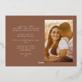 Terracotta Sinaasappel Elegant Boho Gold trouwfoto Folie Uitnodiging (Achterkant)