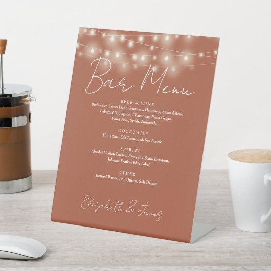 Terracotta String Lights Elegant Script Bar Menu Reclamebord Met Voetstuk (Insitu)