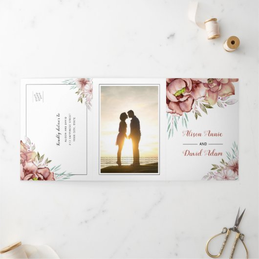 Terracotta waterverf bloemetjes bloemenfoto bruilo drieluik uitnodiging (Buitenkant)