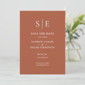 Terrarotta Elegante Monogram Foto Bruiloft Save The Date (Staand voorkant)
