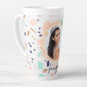 Terrazzo roos gouden munt wit foto naam script latte mok (Linkerhoek)