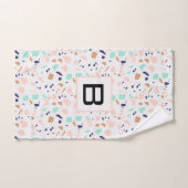 Terrazzo white blush mint monogram initiaal bad handdoek (Handdoek)