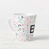 Terrazzo white blush mint monogram initiaal latte mok (Linkerhoek)