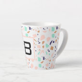 Terrazzo white blush mint monogram initiaal latte mok (Rechterhoek)