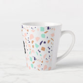 Terrazzo white blush mint monogram initiaal latte mok (Rechts)