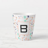 Terrazzo white blush mint monogram initiaal latte mok (Voorkant)