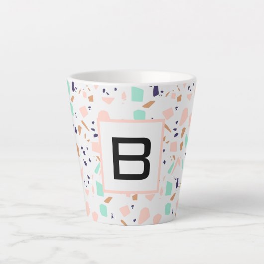 Terrazzo white blush mint monogram initiaal latte mok (Voorkant)