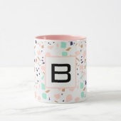 Terrazzo white blush mint monogram initiaal mok (Midden)