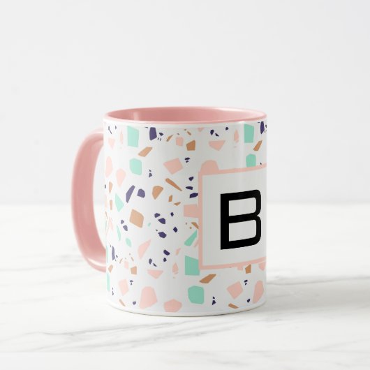 Terrazzo white blush mint monogram initiaal mok (Voorkant links)