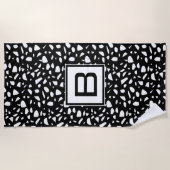 Terrazzo zwart wit patroon monogram initiaal strandlaken (Voorkant)