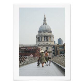 Terug in de tijd op Millennium Bridge Londen (6331 Foto Afdruk