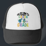 Terug naar de school ben ik klaar om de achtste gr trucker pet<br><div class="desc">Terug naar de school ben ik klaar om de 8e gradendiënt te kletsen 8e,  klas,  cadeau,  ideeën,  terug naar school,  2021,  eerste schooldag,  cadeauidee,  8e,  gradatie,  student,  achtste,  klas,  dinosaurus,  school,  leraar,  8-de-klas leraar,  leerling,  8-de-klas team,  kinderen,  cadeautjes</div>