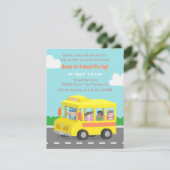 Terug naar school gele bus kinderfeest uitnodiging (Staand voorkant)