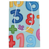 Terug naar school nummers op een lichtblauwe achte medium cadeauzakje (Voorkant)