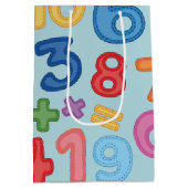 Terug naar school nummers op een lichtblauwe achte medium cadeauzakje (Achterkant)