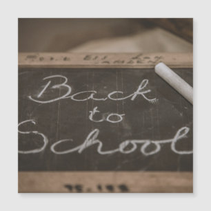 Terug naar school op een oude schoollei magnetische uitnodiging
