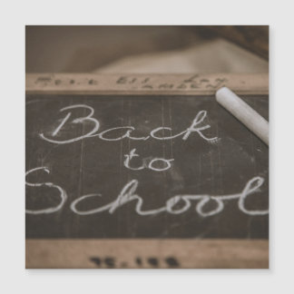 Terug naar school op een oude schoollei magnetische uitnodiging