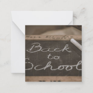 Terug naar school op een oude schoollei notitiekaartje