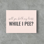 Terwijl ik grappig plas ben mijn bruidsmeisje roze uitnodiging briefkaart<br><div class="desc">Modern...  zal jij mijn Bridesmaid briefkaart zijn met een grappige boodschap.</div>