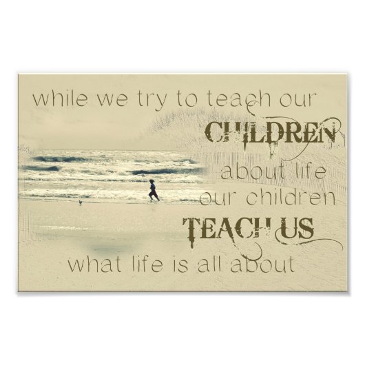 Terwijl we onze kinderen proberen te leren leven foto afdruk (Voorkant)