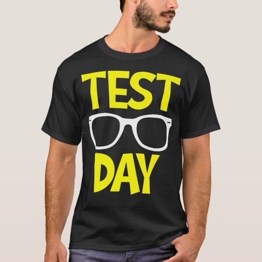 Test Day Rock: Test Teacher Funny Sunbril Te T-shirt (Voorkant)