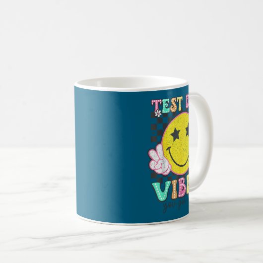 Test Day Vibes You Got This Retro Groovy Testing D Koffiemok (Voorkant rechts)