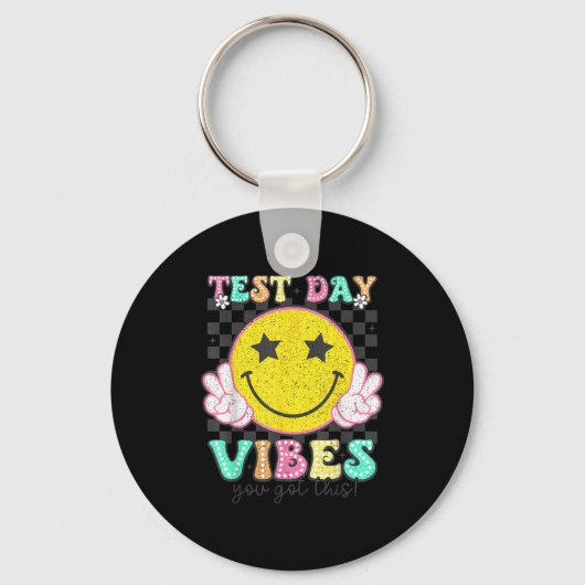 Test Day Vibes You Got This Retro Groovy Testing D Sleutelhanger (Voorkant)