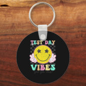 Test Day Vibes You Got This Retro Groovy Testing D Sleutelhanger (Voorkant)