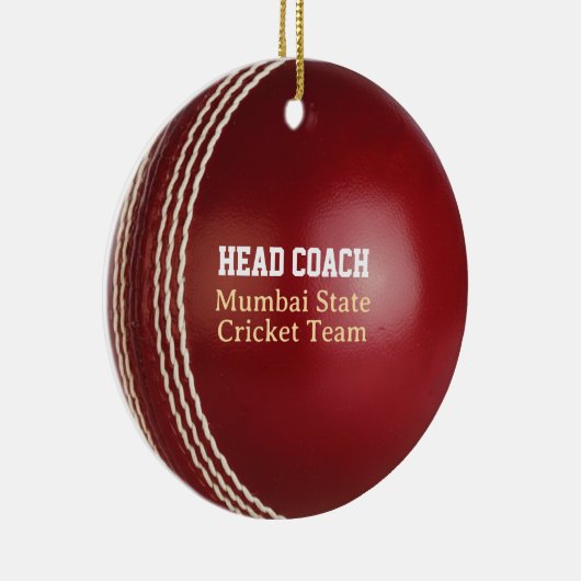 Test Match Red Cricket Ball met aangepaste tekst Keramisch Ornament (Rechts)