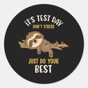 Testdag Dont Stress Grappige luiaard Testen Squad  Ronde Sticker