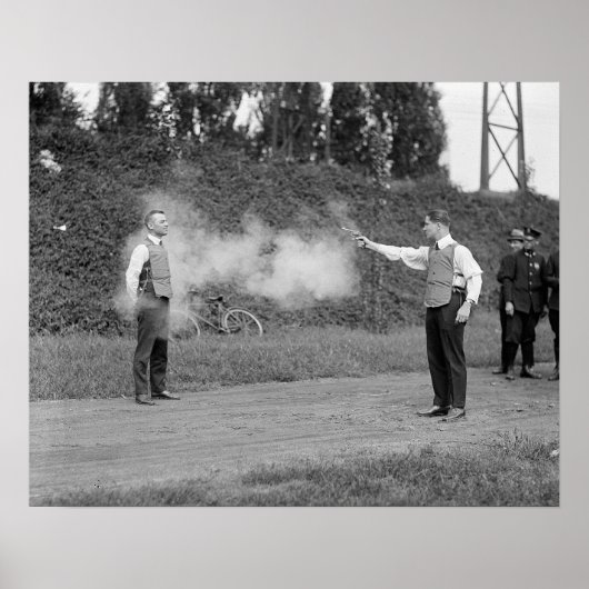 Testing Bulletproof Vest, 1923.  foto Poster (Voorkant)