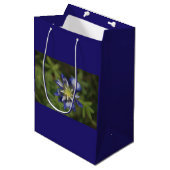 Texas Bluebonnet Gift Bag Medium Cadeauzakje (Voorkant Gekanteld)