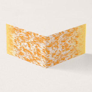 Textielpatroon met een levendig oranje en goud kaart