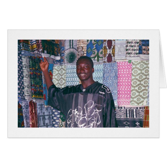 Textielverkoper op de Banjul-markt. (Voorkant Horizontaal)