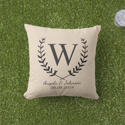 Textured Cotton Wreated and Monogrammed Buitenkussen (Gras)