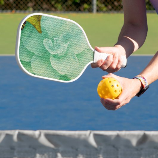 Textured Flower door Shirley Taylor Pickleball Paddle (Insitu)