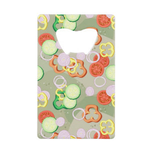 Textuur met plakjes groenten creditkaart flessenopener