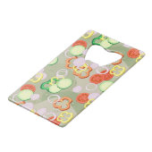 Textuur met plakjes groenten creditkaart flessenopener (Achterkant Gekanteld)