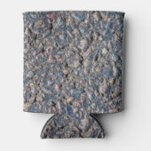 textuur van asfalt en keeltjes blikjeskoeler (Voorkant)