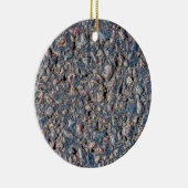 textuur van asfalt en keeltjes keramisch ornament (Rechts)