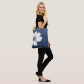 textuur van Florale jeans Tote Bag (Op model)