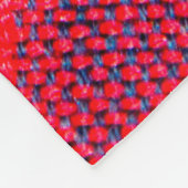 Textuur van rood en blauw, gevriesdroogd weefsel v fleece deken (Hoek)