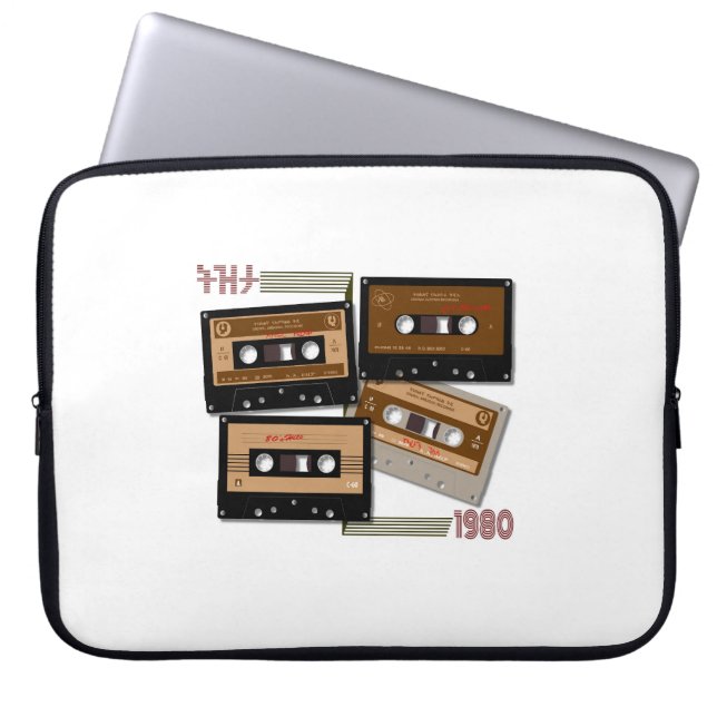 Tezeta Throwback Tunes Cassettebandje Laptop Sleeve (Voorkant)