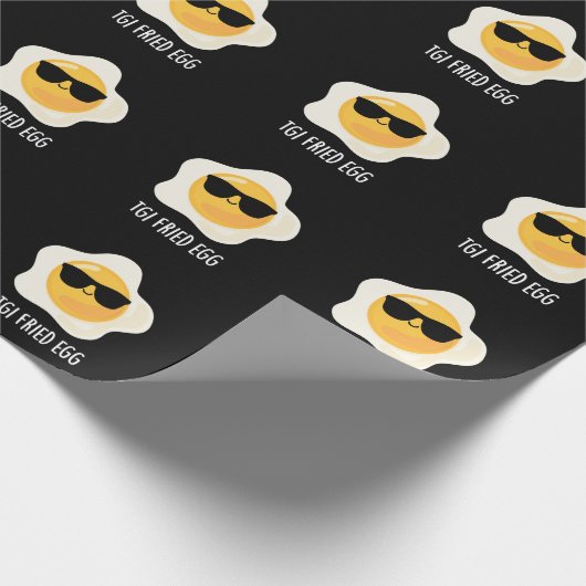 TGI Fried Egg Funny Food Pun Dark BG Cadeaupapier (Hoek)