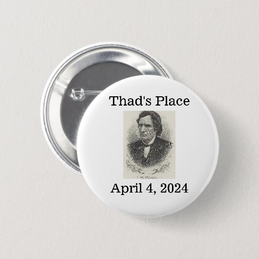 Thad's Place, 4 april 2024 Ronde Button 5,7 Cm (Voorkant /achterkant)