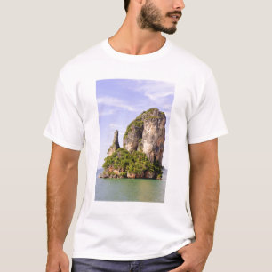 Thailand, Andaman Zee. Ao Phang Nga Islands in T-shirt