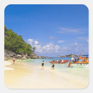 Thailand, Andamanzee. Passagiers aan land bij Vierkante Sticker
