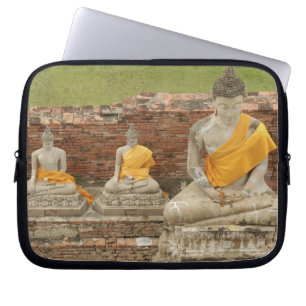 Thailand, Ayutthaya. Standbeelden van zittende boe Laptop Sleeve