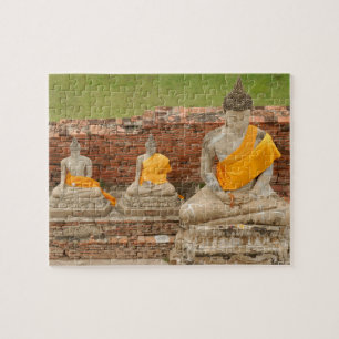 Thailand, Ayutthaya. Standbeelden van zittende boe Legpuzzel